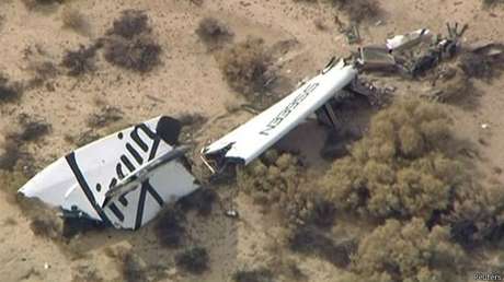 Nave SpaceShipTwo, da Virgin Galactic, sofreu uma "anomalia em voo" em outubro. Anomalia envolveu uma grande explosão e a queda da nave <p>Nave SpaceShipTwo, da Virgin Galactic, sofreu uma "anomalia em voo" em outubro. Anomalia envolveu uma grande explosão e a queda da nave</p>