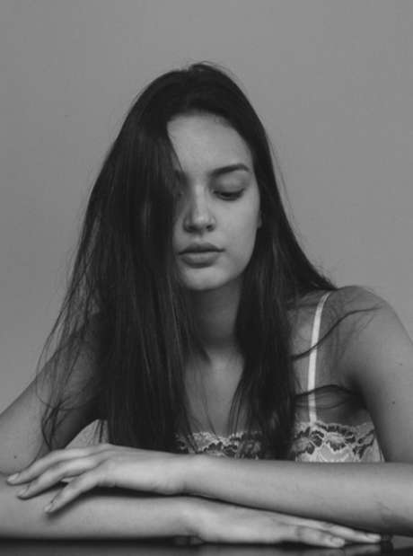 Sempre estou estudando os desfiles, inclusive os que eu faço, para poder ver meus erros e corrigi-los, conta a modelo mineira de 19 anos Sempre estou estudando os desfiles, inclusive os que eu faço, para poder ver meus erros e corrigi-los, conta a modelo mineira de 19 anos