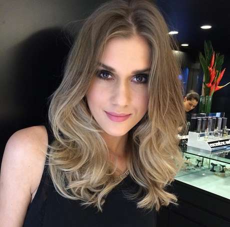 O sombré hair apareceu no outono como uma variação do ombré hair O sombré hair apareceu no outono como uma variação do ombré hair