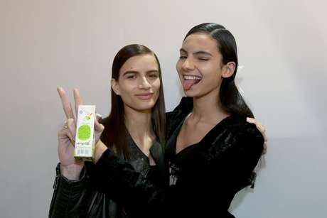 Linda Helena, 18 anos e Mara Novaes, 16 <p>Linda Helena, 18 anos e Mara Novaes, 16</p>