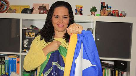 Maria Badet Souza coordena campanha de esclarecimento sobre independência da Catalunha nas redes sociais, a 'Brasileiros 9N' <p>Maria Badet Souza coordena campanha de esclarecimento sobre independência da Catalunha nas redes sociais, a 'Brasileiros 9N'</p><p> </p>