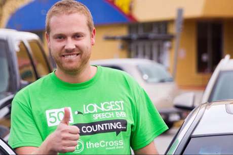 Zach Zehnder (foto), pastor da igreja "The Cross" em Mount Dora, queria superar o recorde anterior do Guinness, cifrado em 48 horas e 31 minutos e realizado por Vickrant Mahajan na Índia <p>Zach Zehnder (foto), pastor da igreja "The Cross" em Mount Dora, queria superar o recorde anterior do Guinness, cifrado em 48 horas e 31 minutos e realizado por Vickrant Mahajan na Índia</p>