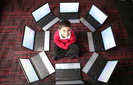 Ayan foi introduzido ao mundo dos computadores quanto tinha 3 anos, pelo seu pai, Asim Qureshi, 43 anos, um consultor de TI, na cidade de Coventry, na Inglaterra <p>Ayan foi introduzido ao mundo dos computadores quanto tinha 3 anos, pelo seu pai, Asim Qureshi, 43 anos, um consultor de TI, na cidade de Coventry, na Inglaterra</p>