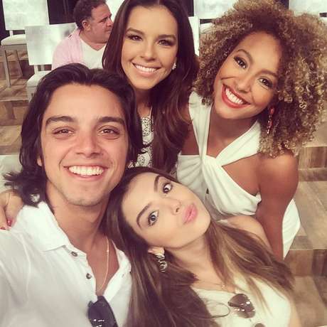 O encontro de celebridades para vinheta da Globo rendeu fotos no Instagram <p>O encontro de celebridades para vinheta da Globo rendeu fotos no Instagram</p>