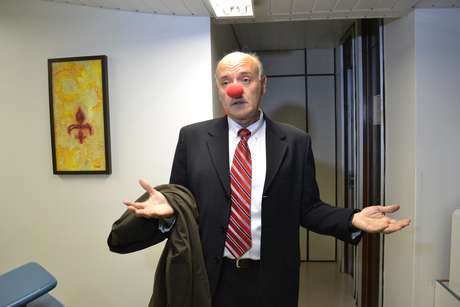 Arquivo agosto 2013/ ND Joinville / Divulgação Em 2013, usou um nariz de palhaço e se emocionou ao vistoriar e ver as condições de um hospital da cidade
