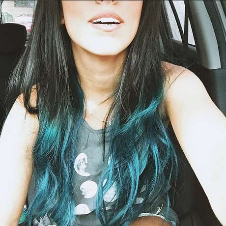 Jade Seba seguiu os passos de Kylie Jenner e uniu a moda do ombré com a tendência do colorido Jade Seba seguiu os passos de Kylie Jenner e uniu a moda do ombré com a tendência do colorido