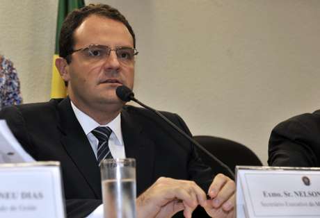 Nelson Barbosa foi um dos responsáveis pelo desenvolvimento dos pacotes para combater a crise financeira internacional a partir de 2008, além do PAC e do Minha Casa, Minha Vida Nelson Barbosa foi um dos responsáveis pelo desenvolvimento dos pacotes para combater a crise financeira internacional a partir de 2008, além do PAC e do Minha Casa, Minha Vida