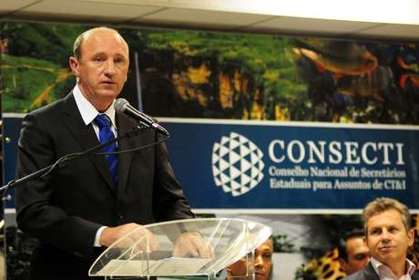Neri Geller, ministro da Agricultura, Pecuária e Abastecimento Neri Geller, ministro da Agricultura, Pecuária e Abastecimento