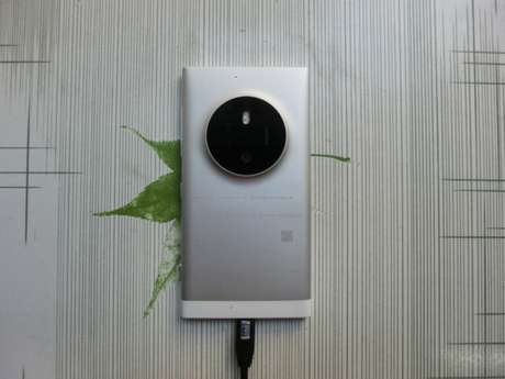 Com o nome 'Nokia RM-1052', o smartphone teria o sistema operacional Windows Phone 8.1, 2 GB de RAM e tela de 5 polegadas Com o nome 'Nokia RM-1052', o smartphone teria o sistema operacional Windows Phone 8.1, 2 GB de RAM e tela de 5 polegadas