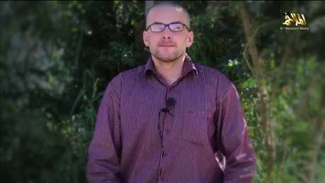 O jornalista Luke Somers pede socorro em vídeo publicado na internet pelo grupo terrorista Al Qaeda <p>O jornalista Luke Somers pede socorro em vídeo publicado na internet pelo grupo terrorista Al Qaeda</p>