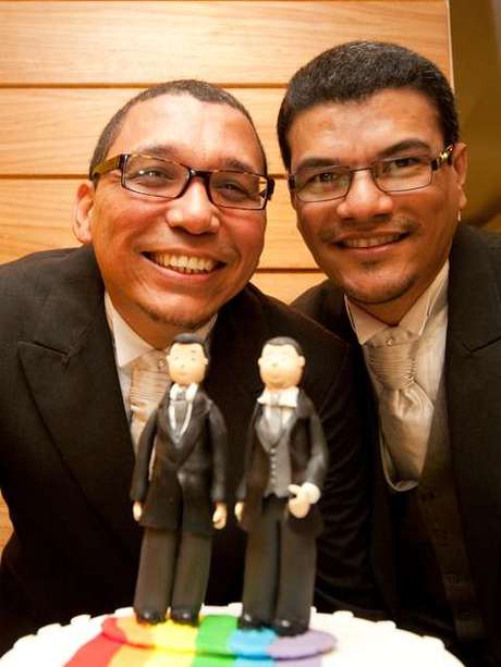 Cláudio e João na celebração de seu casamento: número ainda pequeno no Brasil, mas já um dado "extremamente positivo" Cláudio e João na celebração de seu casamento: número ainda pequeno no Brasil, mas já um dado "extremamente positivo"