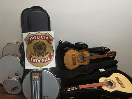 Foram encontrados sete quilos de cocaína em fundo falso dos estojos de cavaquinho <p>Foram encontrados sete quilos de cocaína em fundo falso dos estojos de cavaquinho</p>
