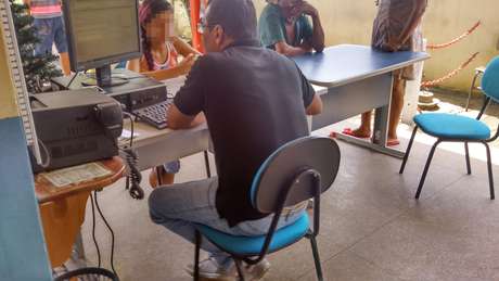 <p>V&iacute;timas dep&otilde;e&nbsp;contra&nbsp;Renato Reis Fragata na delegacia de Iranduba</p>