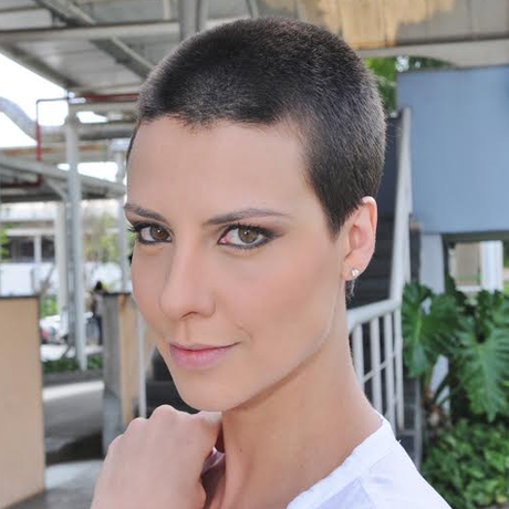 Camila Rodrigues passou por transformação radical e raspou o cabelo para viver personagem egípcia Camila Rodrigues passou por transformação radical e raspou o cabelo para viver personagem egípcia