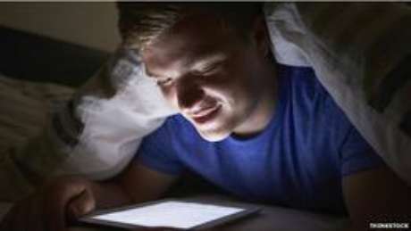 Leitores de tablets dormem uma hora mais tarde do que os outros e estão menos alertas no dia seguinte <p>Leitores de tablets dormem uma hora mais tarde do que os outros e estão menos alertas no dia seguinte</p>
