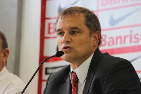 Técnico Diego Aguirre pode levantar taça em seu primeiro jogo como profissional <p>Técnico Diego Aguirre pode levantar taça em seu primeiro jogo como profissional</p>