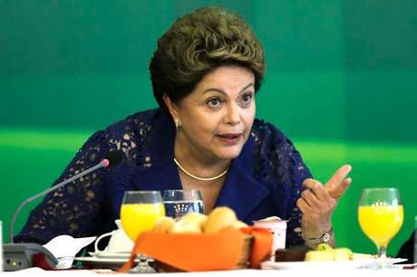 Presidente Dilma fala durante caf&eacute; da manh&atilde; com jornalistas em Bras&iacute;lia. 22/12/2014.