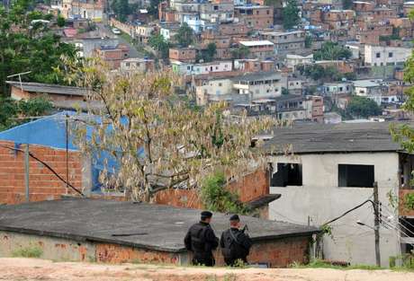 Polícia prende um dos líderes do tráfico no Complexo do Alemão <p>Polícia prende um dos líderes do tráfico no Complexo do Alemão</p>