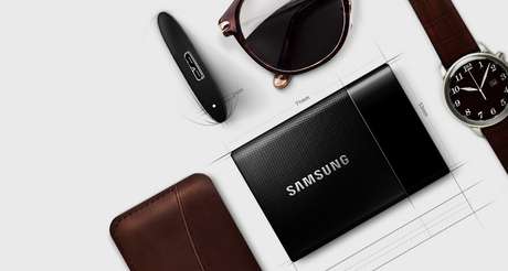 HD externo da Samsung tem até 1 TB em SSD, ou disco em estado sólido, que é mais confiável e resistente que discos comuns - disponível nos EUA a partir de US$ 179 e sem previsão de chegada ao Brasil HD externo da Samsung tem até 1 TB em SSD, ou disco em estado sólido, que é mais confiável e resistente que discos comuns - disponível nos EUA a partir de US$ 179 e sem previsão de chegada ao Brasil