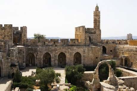 Torre de David, na cidade velha de Jerusalém, local construído ainda antes de Jesus e reconstruído por povos conquistadores ao longo dos séculos <p><span style="font-size: 15.1999998092651px;">Torre de David, na cidade velha de Jerusalém, local construído ainda antes de Jesus e reconstruído por povos conquistadores ao longo dos séculos</span></p>