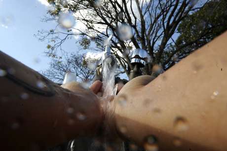 Cobrança de nova taxa sobre consumo de água só poderá ocorrer se o governo decretar racionamento. <p>Cobrança de nova taxa sobre consumo de água só poderá ocorrer se o governo decretar racionamento.</p>