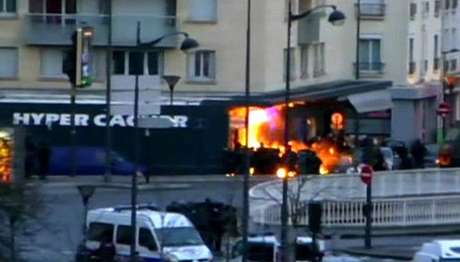Quatro reféns teriam morrido no mercado judacio <p>Quatro reféns teriam morrido no mercado judacio</p>