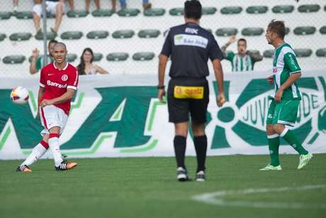 Nilton vestiu pela primeira vez a camisa do Inter em uma partida <p>Nilton vestiu pela primeira vez a camisa do Inter em uma partida</p>