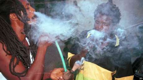 Se lei for aprovada, membros da religião Rastafari poderão usar maconha legalmente Se lei for aprovada, membros da religião Rastafari poderão usar maconha legalmente