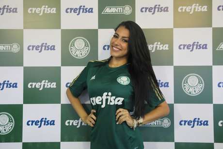Modelo palmeirense posou com o uniforme alviverde <p>Modelo palmeirense posou com o uniforme alviverde</p>
