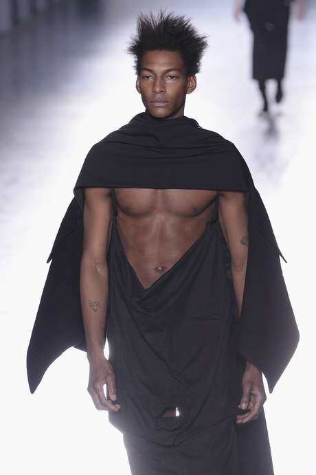 Desfile de Rick Owens na semana de moda masculina de Paris Desfile de Rick Owens na semana de moda masculina de Paris