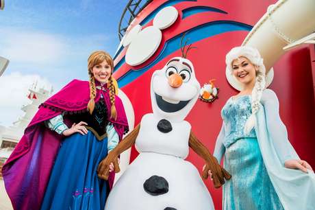 Anna, Olaf e Elsa, de 'Frozen', marcam presença em navio da Disney Anna, Olaf e Elsa, de 'Frozen', marcam presença em navio da Disney