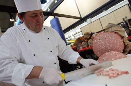 Adversário do Fla treinou à base de pão com mortadela