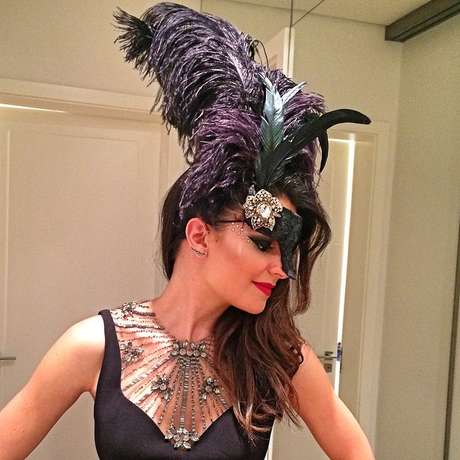 Sophia Alckmin exibe parte da fantasia usada no baile da Vogue em 6 de fevereiro Sophia Alckmin exibe parte da fantasia usada no baile da Vogue em 6 de fevereiro