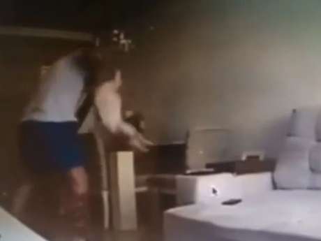 Imagem de câmera escondida que flagrou a agressão <p>Imagem de câmera escondida que flagrou a agressão</p>