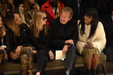 Kate Moss, Mario Testino e Naomi Campbell no desfile da Burberry Kate Moss, Mario Testino e Naomi Campbell no desfile da Burberry