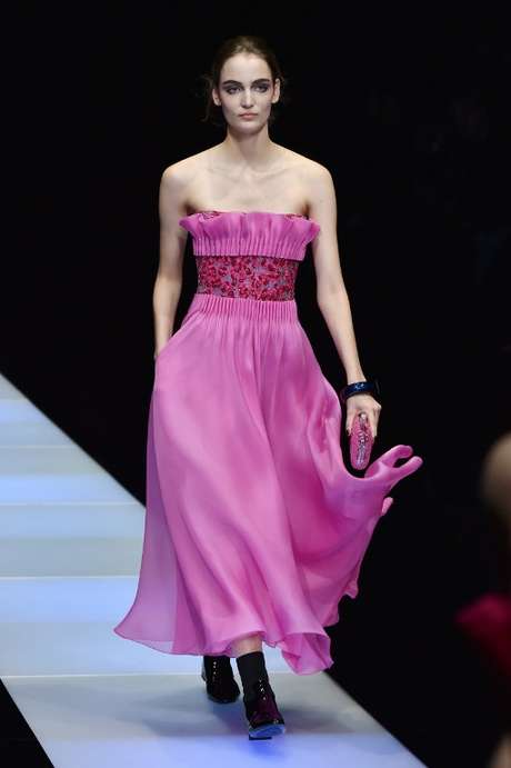 No vestido tomara que caia da Armani <p>No vestido tomara que caia da Armani </p>