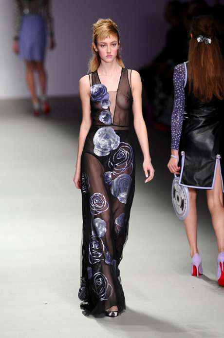 Holly Fulton também aderiu à transparência na Semana de Moda de Londres Holly Fulton também aderiu à transparência na Semana de Moda de Londres