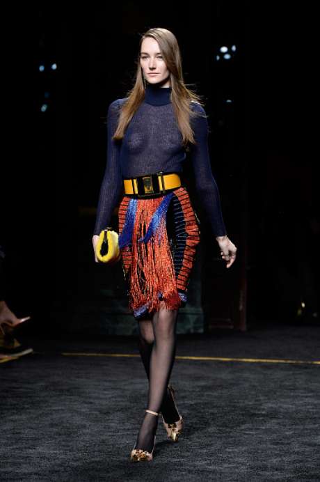 Na apresentação da Balmain em Paris, blusa transparente sem sutiã por baixo Na apresentação da Balmain em Paris, blusa transparente sem sutiã por baixo