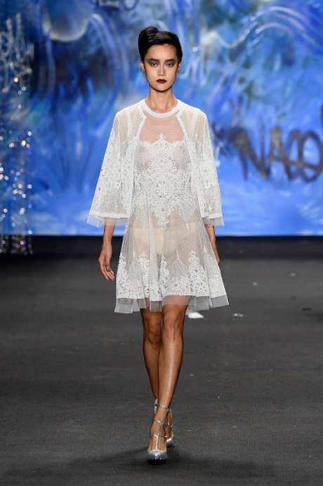 Mais um look revelador. O vestido é da Naeem Khan, na Semana de Moda de Nova York Mais um look revelador. O vestido é da Naeem Khan, na Semana de Moda de Nova York