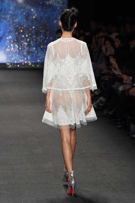 O bumbum também ficou à mostra na passarela da Naeem Khan, na Semana de Moda de Nova York O bumbum também ficou à mostra na passarela da Naeem Khan, na Semana de Moda de Nova York