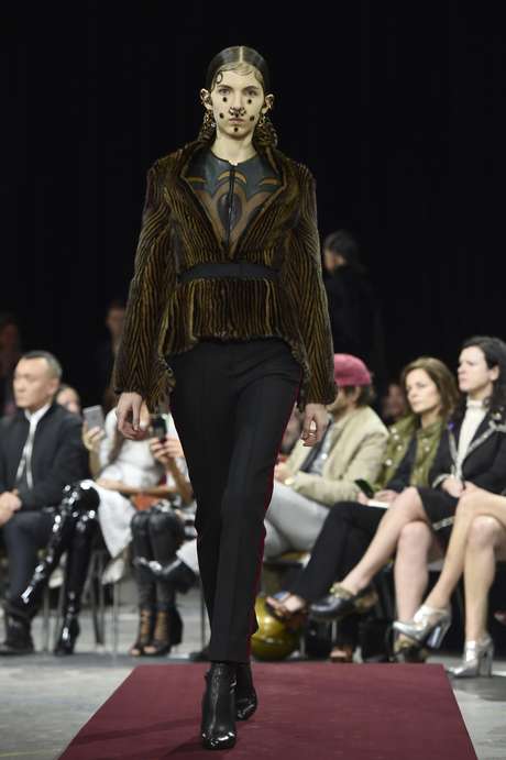 Desfile de Givenchy na semana de moda de Paris Desfile de Givenchy na semana de moda de Paris