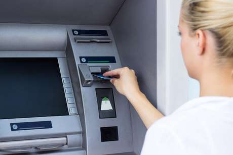 Para contas correntes, quatro saques, por mês, em guichê de caixa, inclusive por meio de cheque ou de cheque avulso, ou em terminal de autoatendimento não pode ser cobrado Para contas correntes, quatro saques, por mês, em guichê de caixa, inclusive por meio de cheque ou de cheque avulso, ou em terminal de autoatendimento não pode ser cobrado