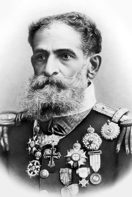 Deodoro deixou o poder a fim de evitar o derramamento de sangue em decorrência da Revolta da Esquadra Deodoro deixou o poder a fim de evitar o derramamento de sangue em decorrência da Revolta da Esquadra