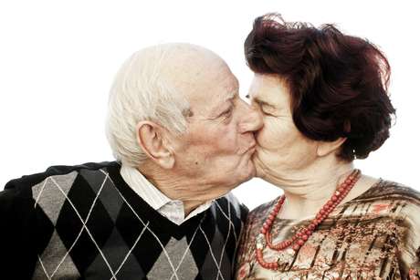 Pesquisa concluiu que mais da metade dos homens com mais de 70 anos continuam sexualmente ativos <p>Pesquisa concluiu que mais da metade dos homens com mais de 70 anos continuam sexualmente ativos</p>