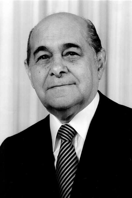 Tancredo morreu antes de conseguir assumir o cargo <p>Tancredo morreu antes de conseguir assumir o cargo</p>