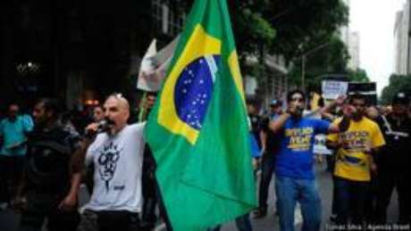 Manifestantes pedem saída de Dilma Rousseff no Rio <p>Manifestantes pedem saída de Dilma Rousseff no Rio </p>