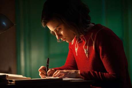 Atriz interpreta a peça baseada no Diário de Anne Frank, 70 anos após a sua morte Atriz interpreta a peça baseada no Diário de Anne Frank, 70 anos após a sua morte