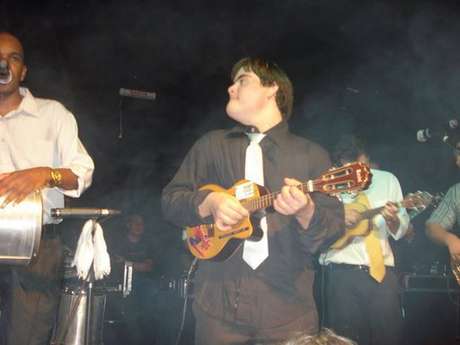 Dudu se apresenta toda semana com o grupo de samba Trem das Onze <p>Dudu se apresenta toda semana com o grupo de samba Trem das Onze</p>