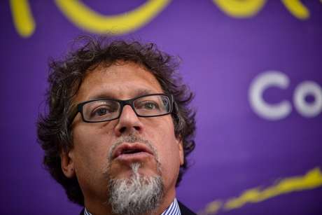 Senador Lagos Weber sufre un infarto cardíaco Senador Lagos Weber sufre un infarto cardíaco