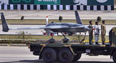 AP <p>O drone foi apresentado durante a parada do Dia da República do Paquistão</p>